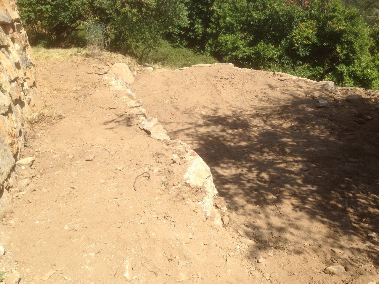 Talus de terre après terrassement
